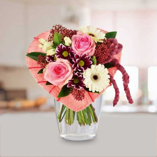 Pink and White Bouquet-Send Birthday Gifts to Bremerhaven