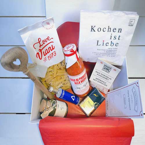 - Birthday Gift Hamper Delivery Chemnitz