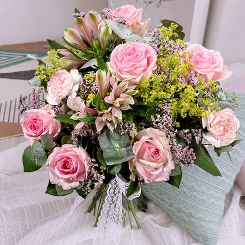 - Anniversary Flower Bouquet For Mom